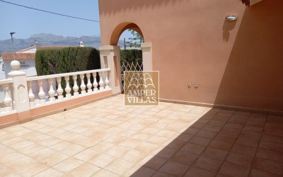 Beautiful and spacious villa in the centre of Albir with private pool.